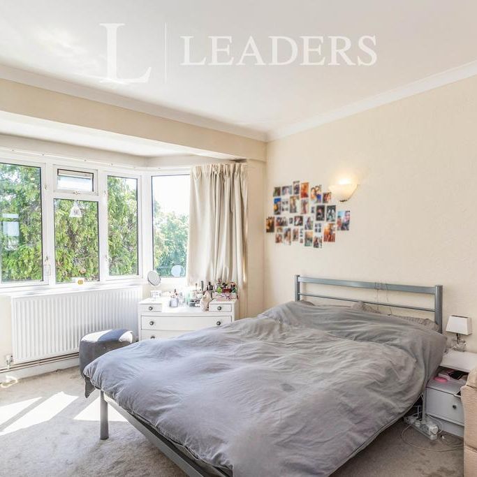 3 bedroom flat to rent - Photo 1