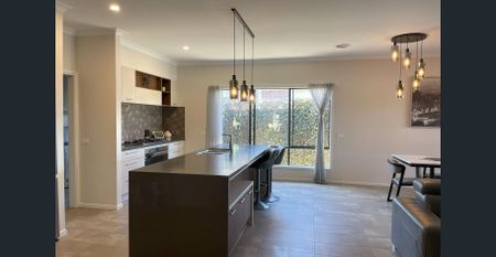 Large family home in the heart of Mount Duneed. - Photo 3