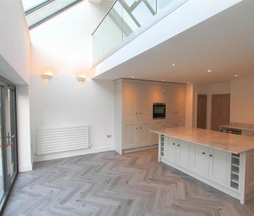 4 bedroom semi-detached house to rent - Photo 6