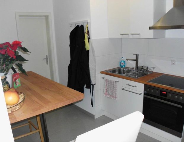 2- Zimmer - Wohnung mit Einbauküche und Terrasse mit kleinem Garten in Aubing - Foto 1