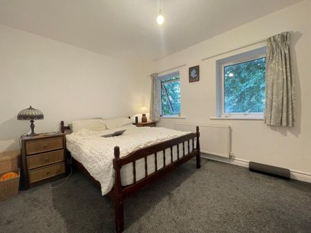 4 bedroom detached house to rent - Photo 3