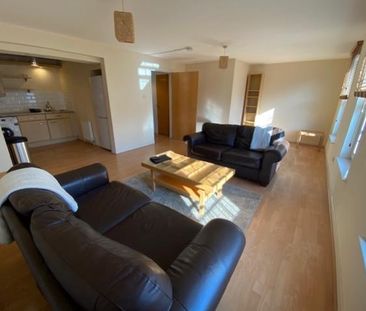 2 bedroom flat to rent - Photo 2