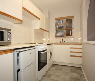 Oriental Road, Woking - Photo 3