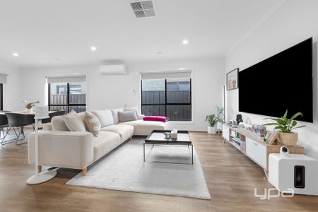 PERFECT FAMILY HOME! - Photo 5