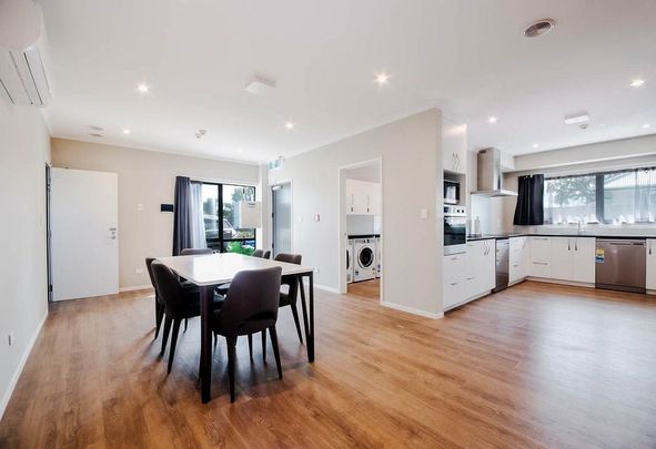 Cosy Papatoetoe Studio Unit/ Balcony! - Photo 1
