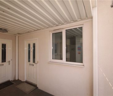 Rectory Court, Walnut Tree Close, Guildford, Surrey, GU1 4RX - Photo 2