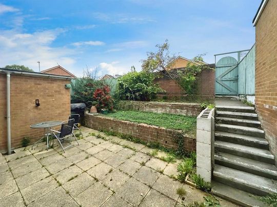 3 bedroom terraced house to rent - Photo 1