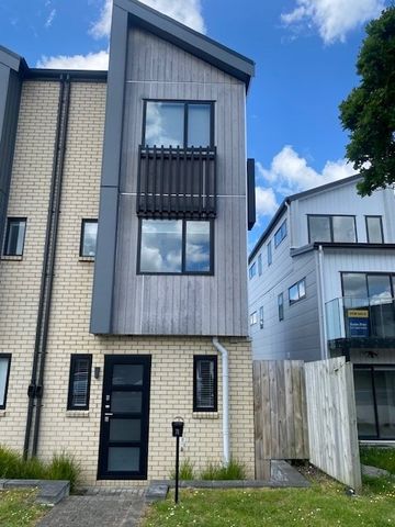 Stylish 3-Bedroom 2.5 bathroom plus a study in Prime Westgate Location - Photo 2