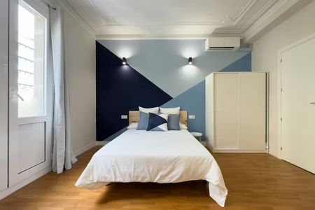 Ronda de Sant Pere, Barcelona, Catalonia 08010 - Photo 3