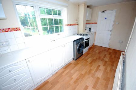 3 bedroom end of terrace house to rent - Photo 5