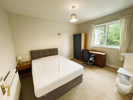 1 bedroom in a house share to rent - Photo 2