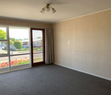 2 bedroom unit close to shops - Photo 2