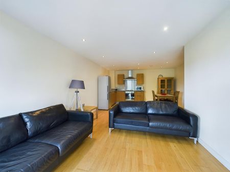 2 bedroom flat to rent - Photo 3