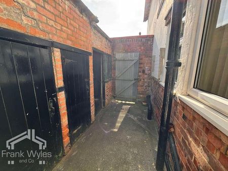St. Davids Road North, Lytham St. Annes, Lancashire, FY8 - Photo 4