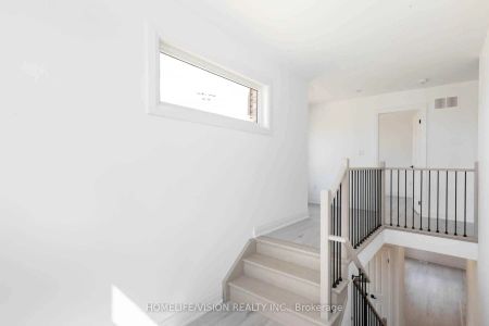 Condo Townhouse For Lease | S9230275 - Photo 5