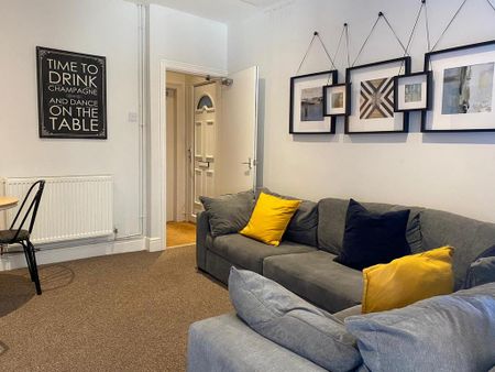 4 bedroom terraced house to rent - Photo 2