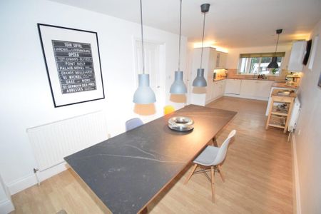 4 bedroom detached house to rent - Photo 5