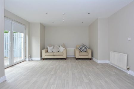 1 Lesley Court, 25 Stockmans Lane, BELFAST, BT9 7JA - Photo 4