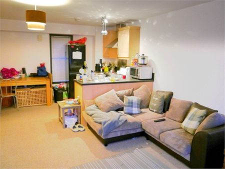 2 Bedroom Apartment - Photo 2