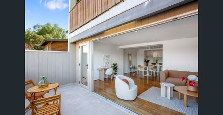 Extra-Large Apartment, One of Three - Photo 5