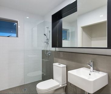 Modern 2 Bedroom Apartment on Kedron Brook! - Photo 6