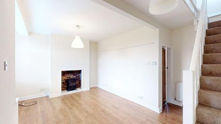 3 bedroom semi-detached house to rent - Photo 2