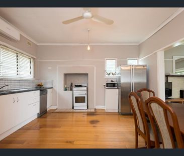 Original weatherboard home with polished wood floors and a massive ... - Photo 6
