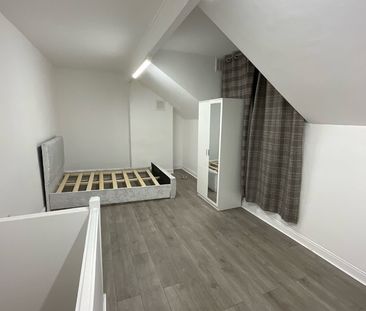 2 Bed Terraced House, Garnet Terrace, LS11 - Photo 2