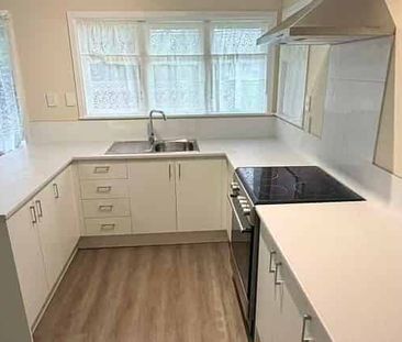 Brand New Renovation! 3 Bed + 21m² Studio - Photo 2