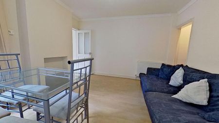 4 bedroom semi-detached house to rent - Photo 2