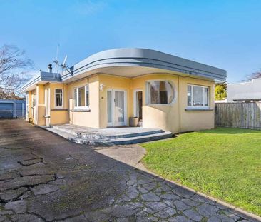 LARGE HOME IN CENTRAL LOCATION - Photo 1