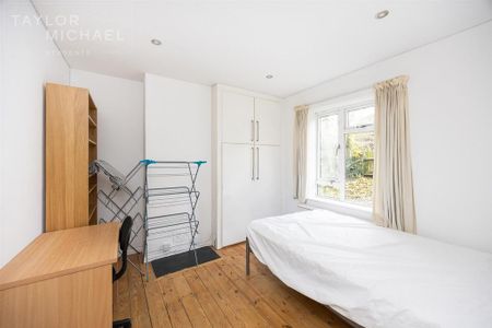 6 bedroom house to rent - Photo 3