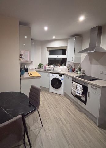 2 Bed Flat, Highbury Court, LS6 - Photo 3