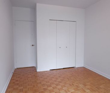 900 Rockland Avenue - Photo 2