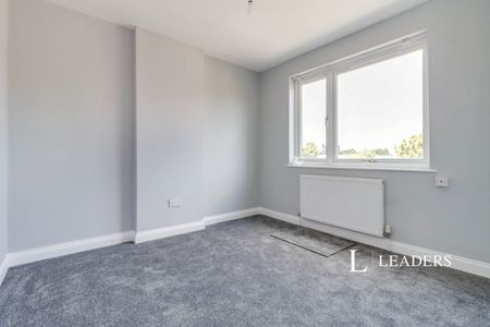 3 bedroom house to rent Limehurst Avenue, Loughborough, LE11 - Photo 3