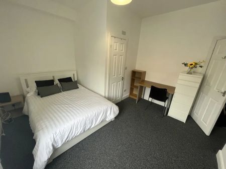 4 bedroom terraced house to rent - Photo 3