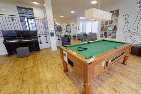 Two Bed Apartment - Photo 5