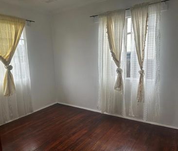 3 BEDROOM HOME IN GREAT LOCATION - Photo 5