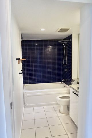 $2,695 / 1br – 548ft2 – Conveniently located! This 1 BED + DEN 1 BATH UNIT 536 SQ FT (R0041) - Photo 3