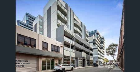 GRACIOUS LIVING IN A GRAND LOCATION - GARDEN APARTMENTS - Photo 4