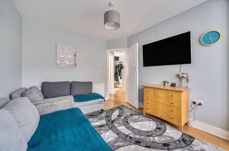 Floriston Gardens, Stanmore, HA7 - Photo 2