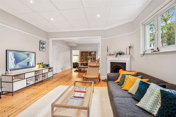 4 bedroom end of terrace house to rent - Photo 1