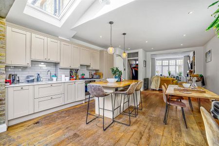 3 bedroom terraced house to rent - Photo 5