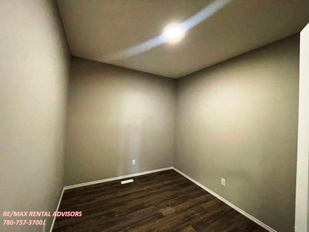 UPPER 5730 Cautley Crescent Southwest - Photo 2