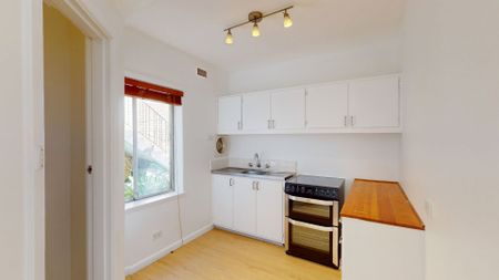 Charming Ground-Floor Apartment in Prime Clifton Hill Location - Photo 4