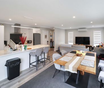 Modern Three-bedroom Home - Photo 4