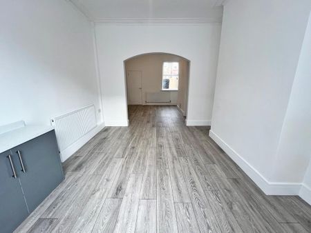 3 bedroom terraced house to rent - Photo 4