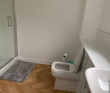 1 bed Apartment - To Let - Photo 5