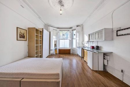 Studio to rent - Photo 2