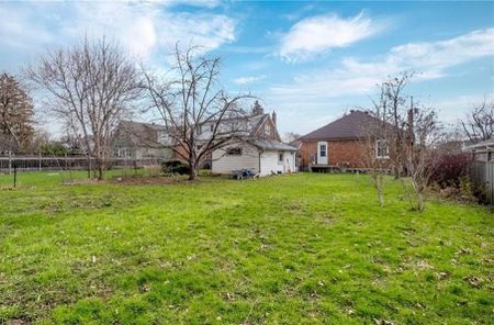 For Lease - 20 Gregory Street, Brampton, Ontario - Photo 2